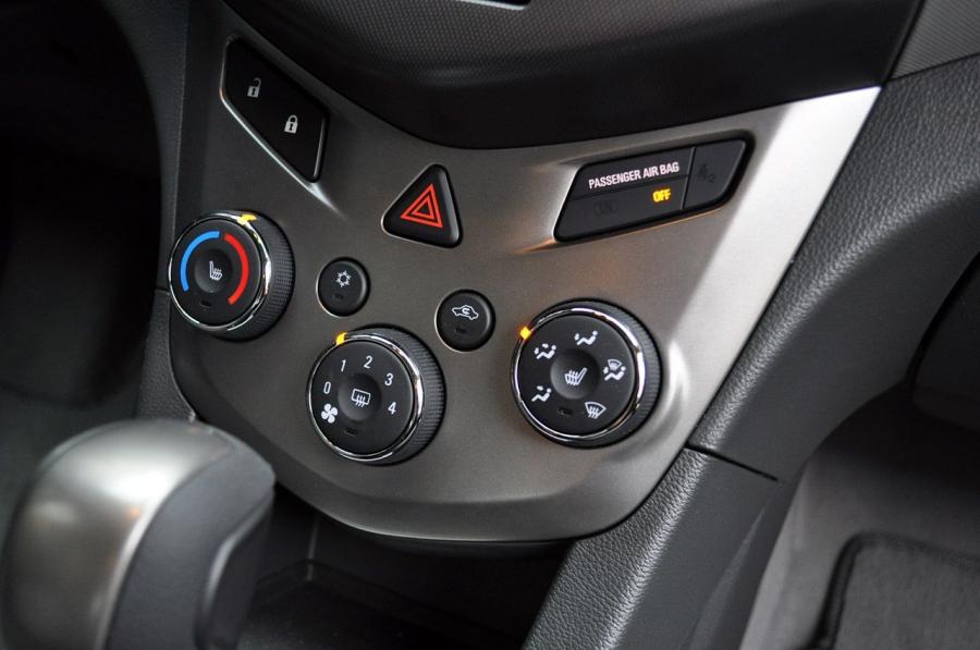  Chevrolet Sonic LTZ 2012 года  (фото 20 из 48)